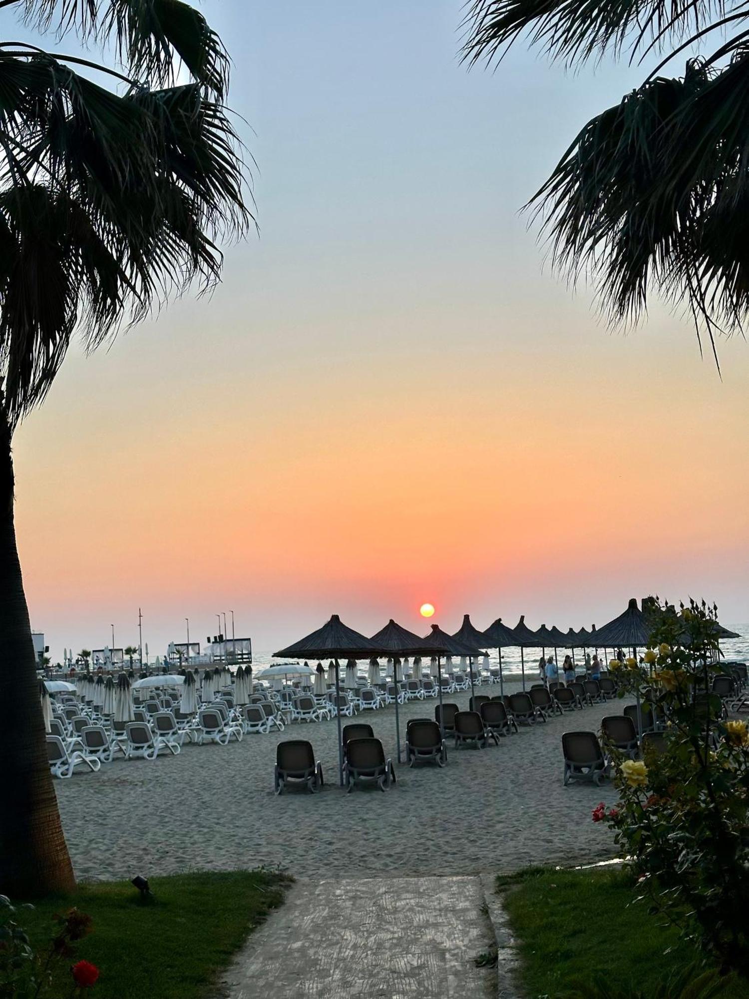 Ekam Sun Апартаменти